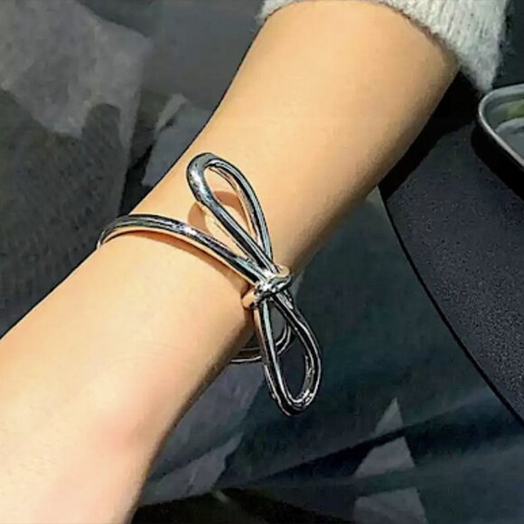 STERLING SILVER BOW KNOT BANGLE BRACELET - Picture 3 of 6